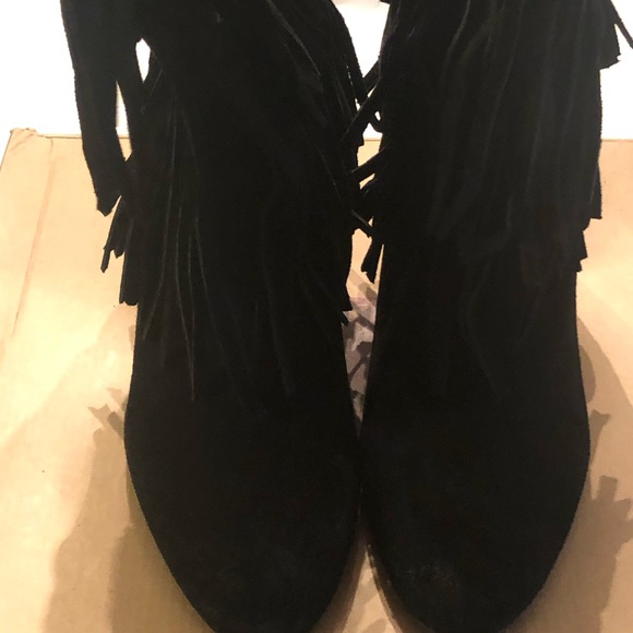 Women’s Suede fringe boots - Picture 2 of 3